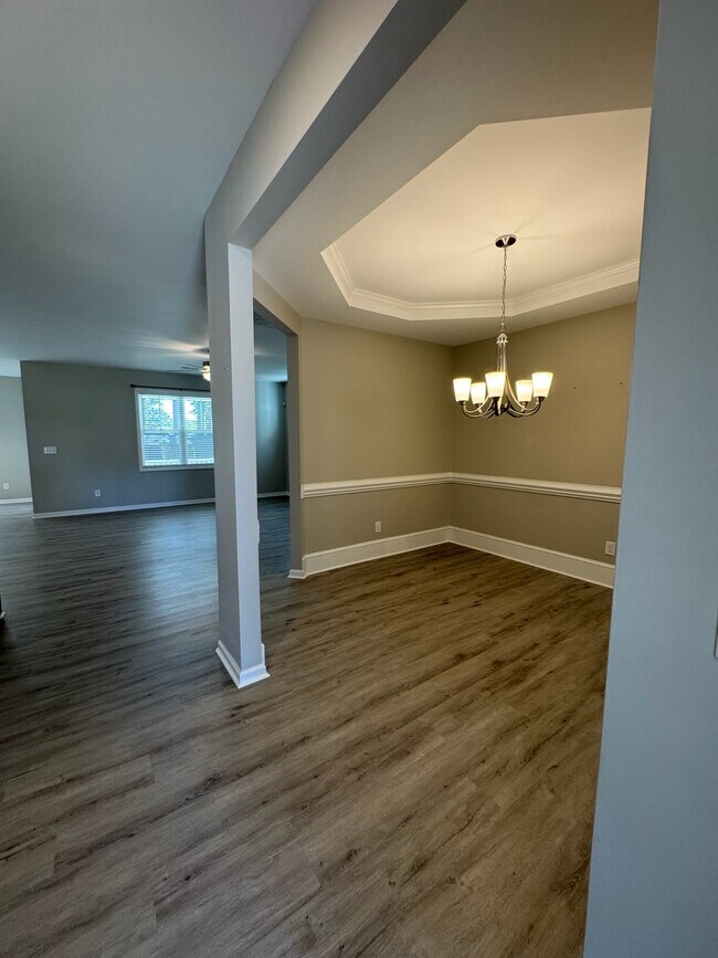 Building Photo - 603 Tanglewood Dr