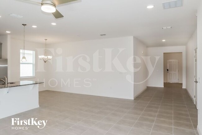 Building Photo - 1611 Isleta Lp