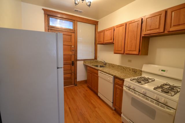 Foto del edificio - 3608 N Bosworth Ave