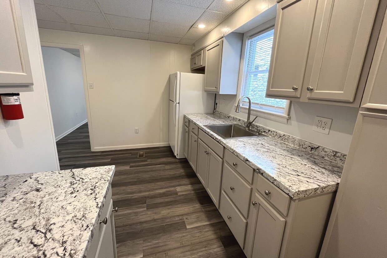 Primary Photo - 452 W Philadelphia St