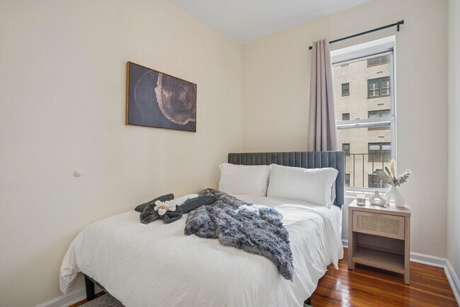 Foto del edificio - 300 E 69th St