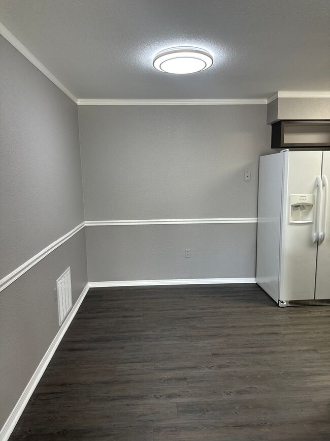 Building Photo - BARLING SOUTH H DUPLEX