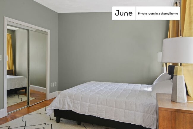 Foto del edificio - Room in Shared 4 bed/1 bath home