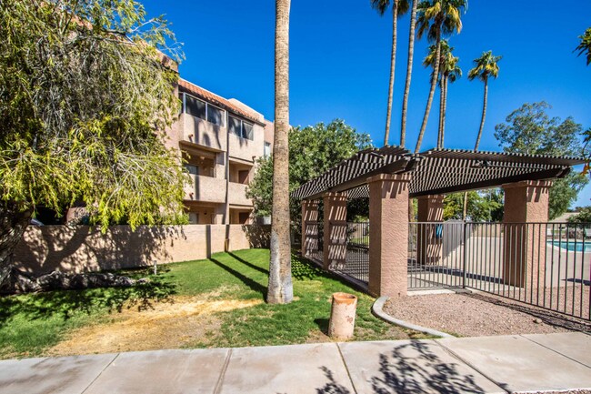 Foto del edificio - 2Br/2Ba, $1495, 101& Rio Salada