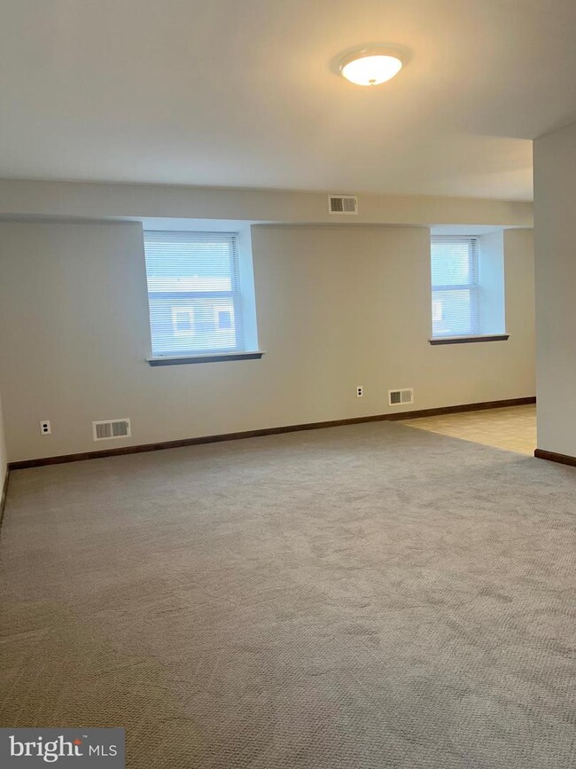 Foto del edificio - 626 Country Ln