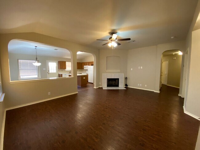 Building Photo - 3/2/2 in Dove Crossing/ Luxury Vinyl Plank...