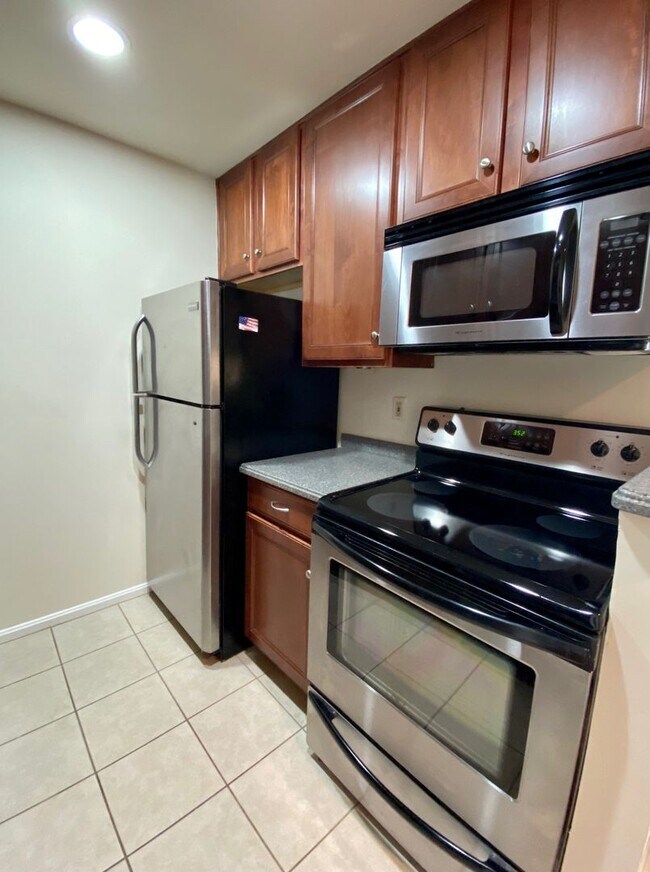 Foto del edificio - One Bedroom Condo in North Stafford