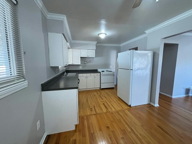 Building Photo - 1760 E Harry Ave