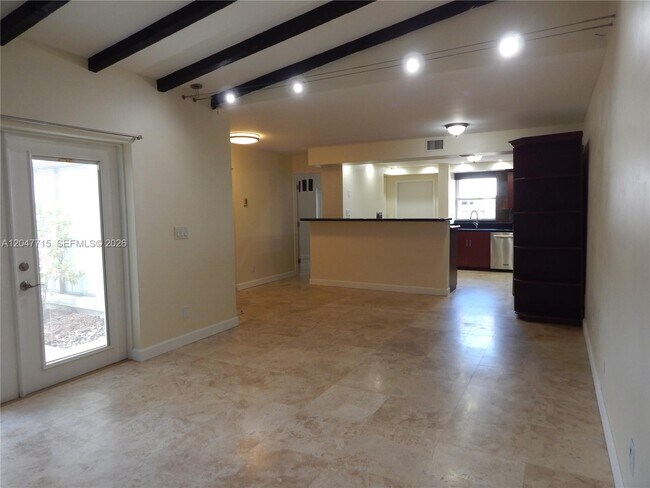Foto del edificio - 6959 SW 110th Ct