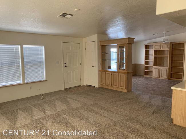 Building Photo - 2 br, 2 bath House - 4552 Royal Ridge Avenue