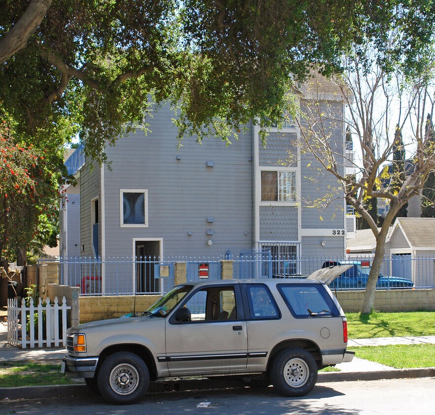 Building Photo - 322 E Chestnut Ave