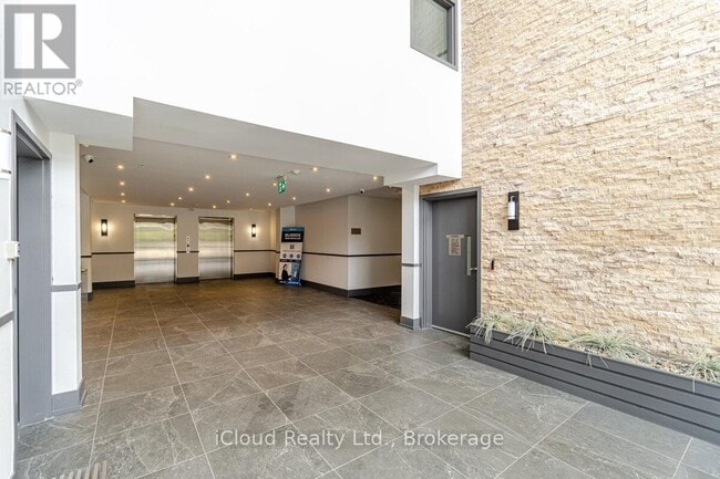 Photo du bâtiment - 570 Lolita Gardens