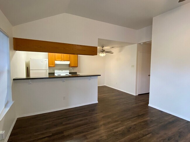 Foto del edificio - 641 Woodard Ave