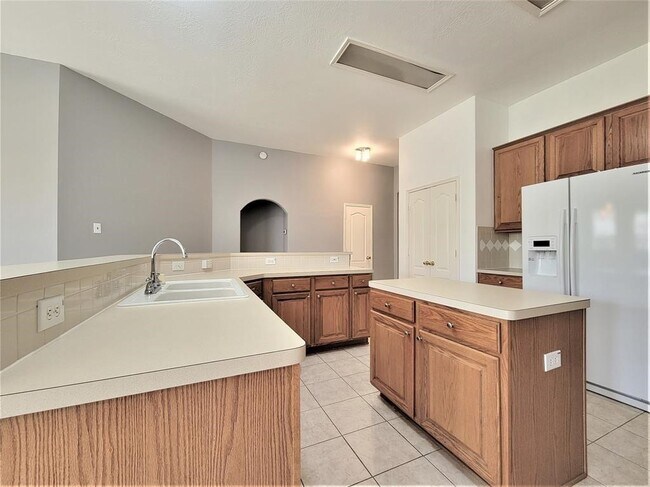 Foto del edificio - 13910 White Oak Glen Ct