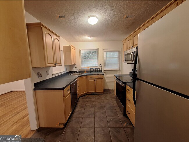 Building Photo - 812 Whelchel Dr