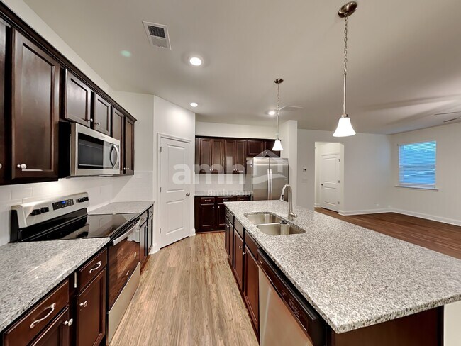 Building Photo - 570 Slew Drive