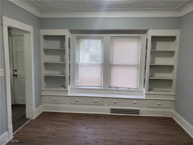 Building Photo - 13413 Durkee Ave