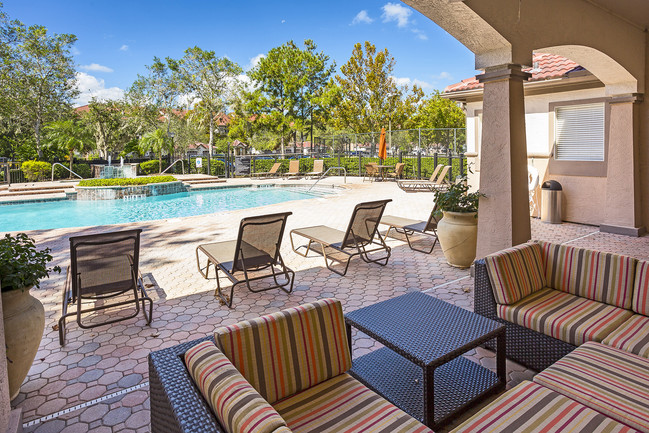 Poolside cabana with seating - Egrets Landing Apartments