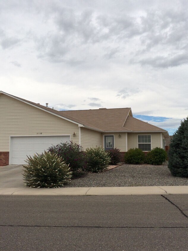 Foto principal - 2127 Mead Ln