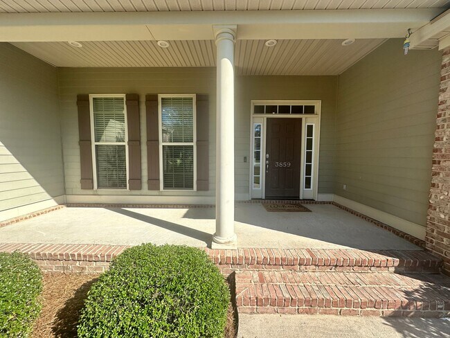 Building Photo - 4 Bedroom 2 Bathroom Home in Valdosta