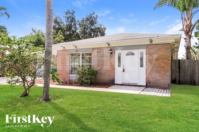 Building Photo - 438 SE Streamlet Ave