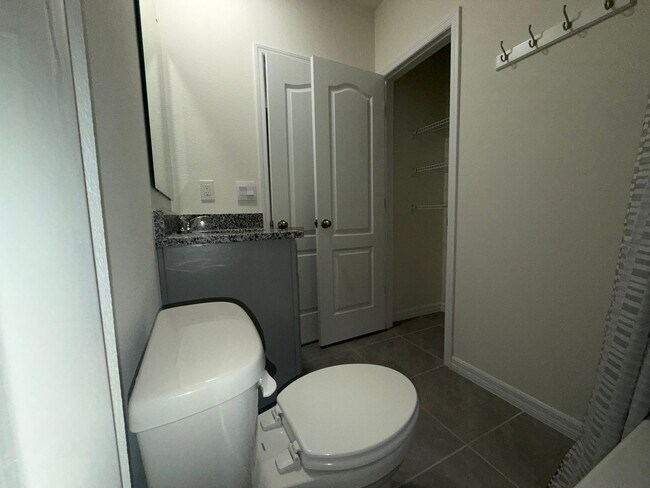 Foto del edificio - 1329 Derry Ave