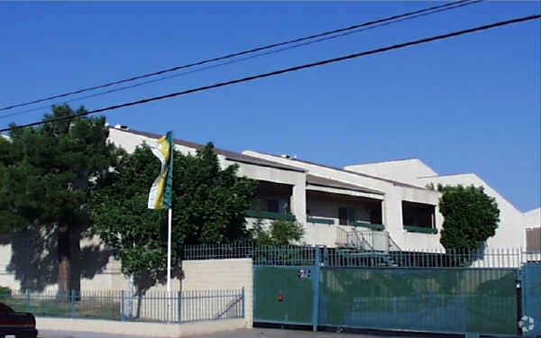 Foto del edificio - Lakeshore Apartments