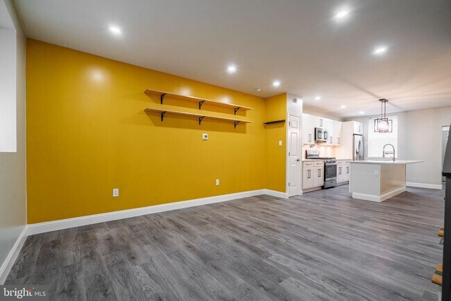 Building Photo - 5439 Larchwood Ave