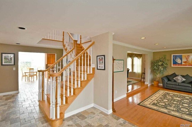 Building Photo - 43 Daffodil Dr