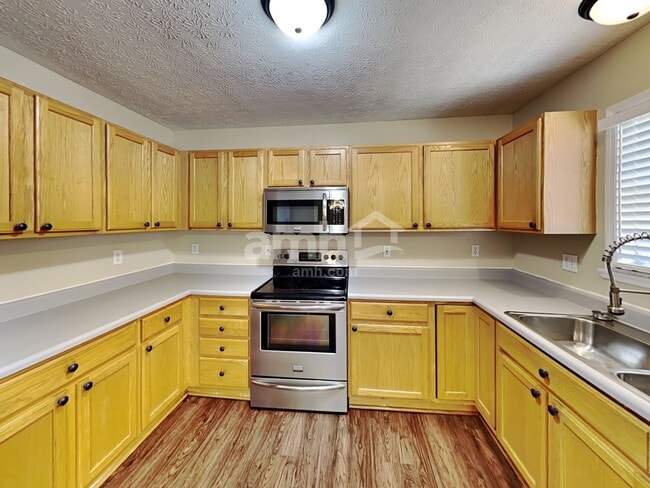 Foto del edificio - 45 Fieldcrest Dr