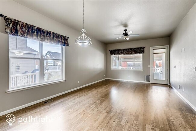 Foto del edificio - 1461 Moonlight Dr