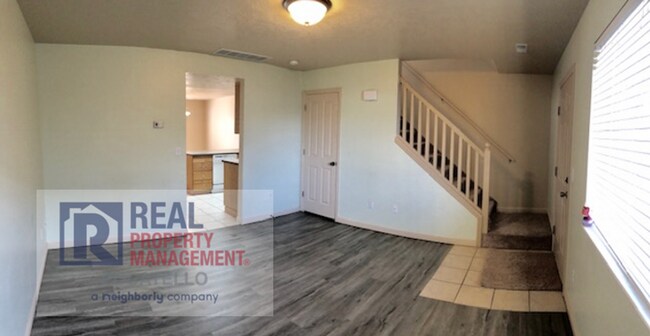 Foto del edificio - 2 bedroom 1.5 bath Townhome - 1 Car Garage