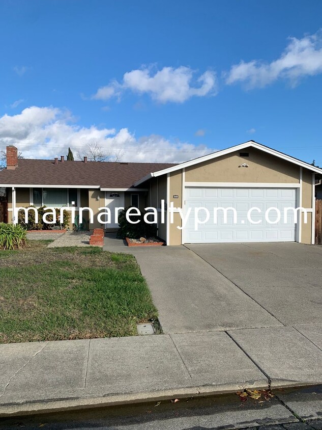 Primary Photo - Charming 3 bedroom, 2 bathroom home with a...