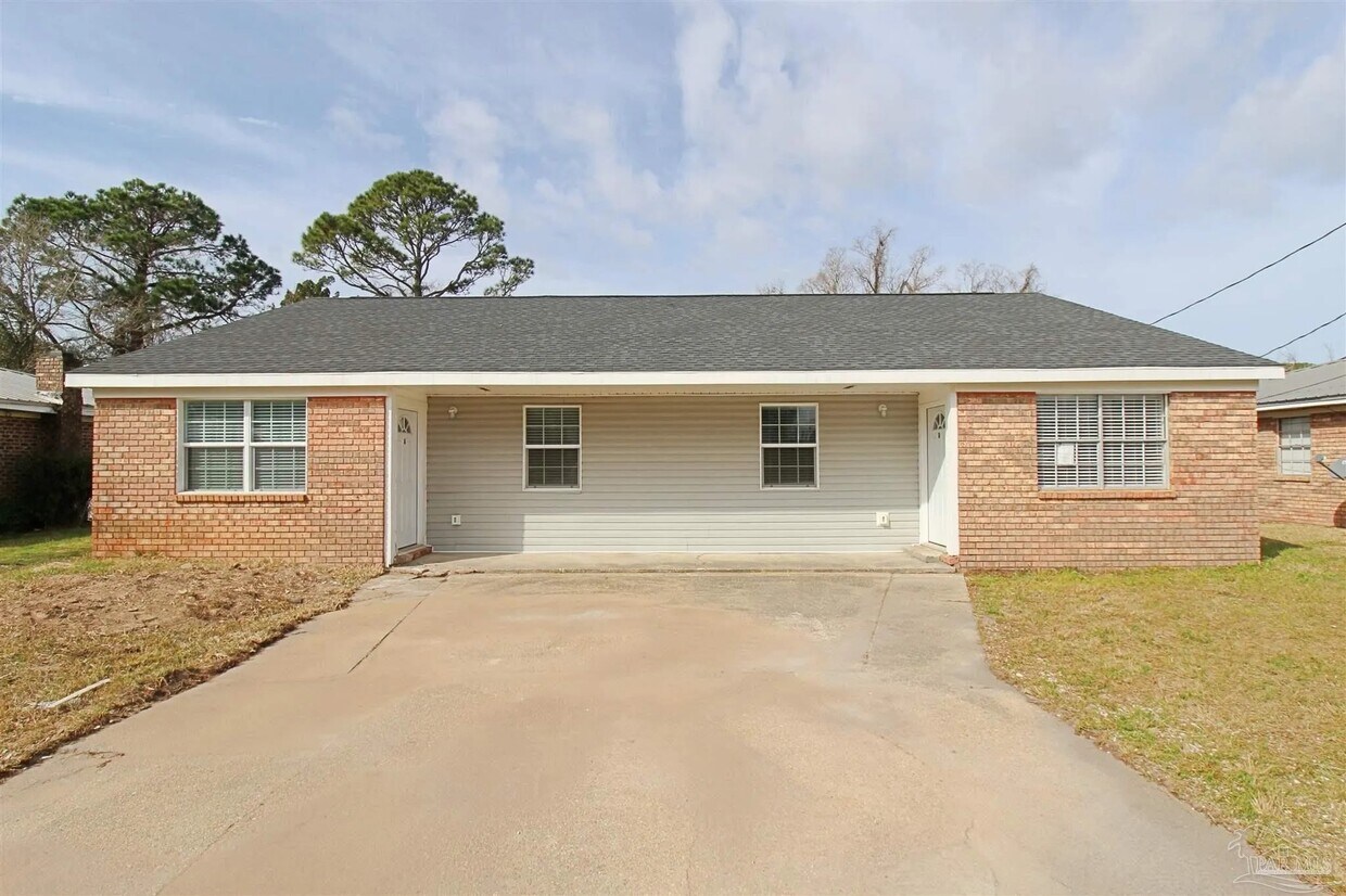 927 Bremen Ave, Pensacola, FL 32507 Townhome Rentals in Pensacola FL