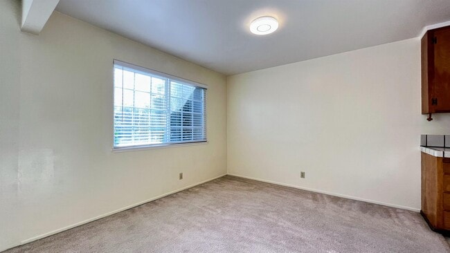 Building Photo - 1665 Beck Dr