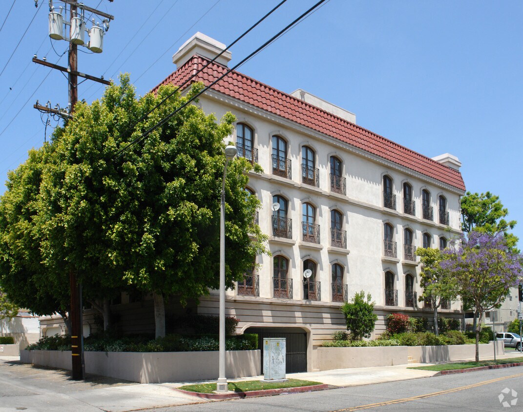 Foto del edificio - 8930 Burton Way