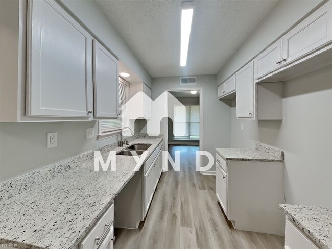Building Photo - 3 br, 2 bath House - 6002 Mingle Dr