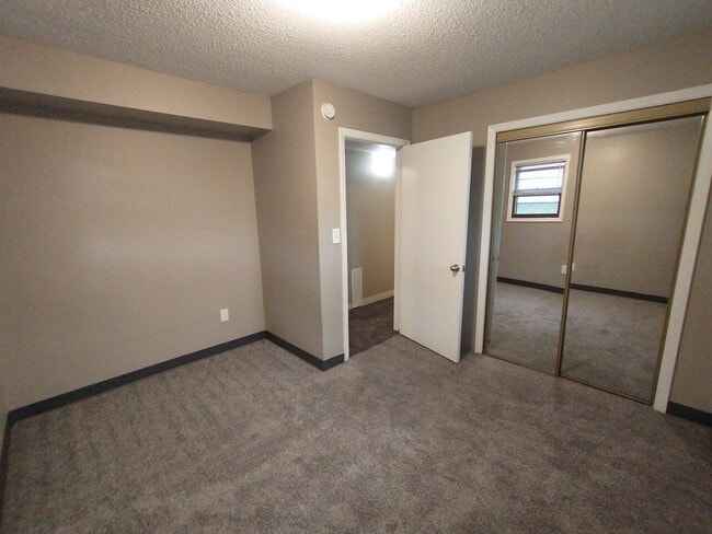 Building Photo - 413 West Fargo