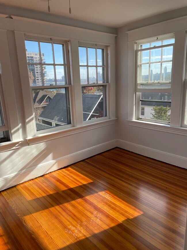 NYC view from 8 windows - 621 Undercliff Ave