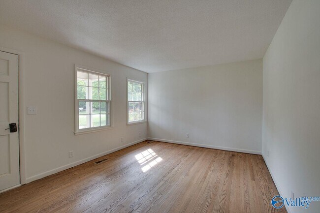 Building Photo - 1005 Branscomb Ct SE