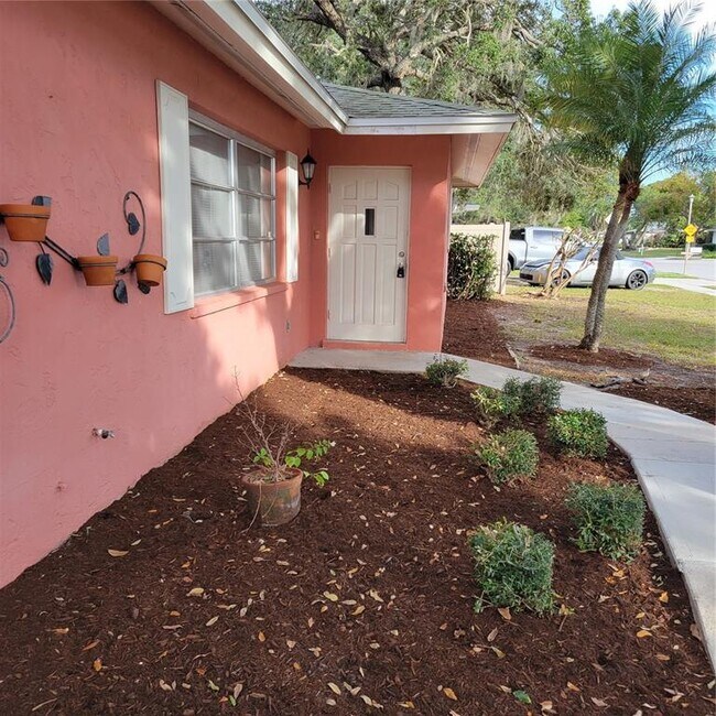 Foto del edificio - 2831 Mayflower St