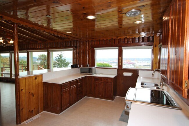 Building Photo - Browns Point Home With Amazing Views!