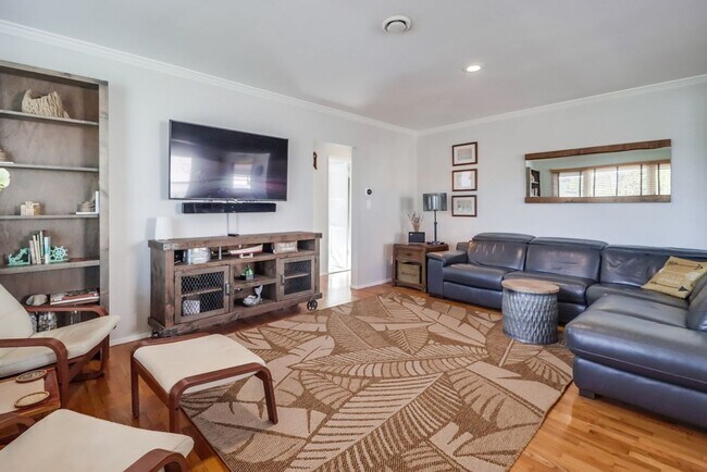 Foto del edificio - ***VACATION HOME AVAILABLE FROM FEBRUARY 1ST- OCTOBER 31ST*** MONTH TO MONTH