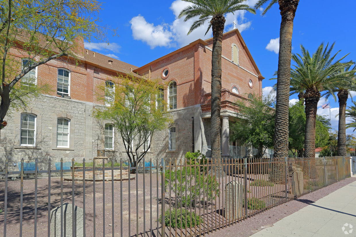 Primary Photo - Academy Lofts