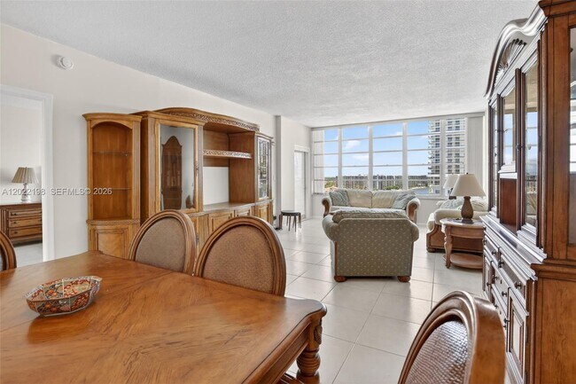 Foto del edificio - 1817 S Ocean Dr