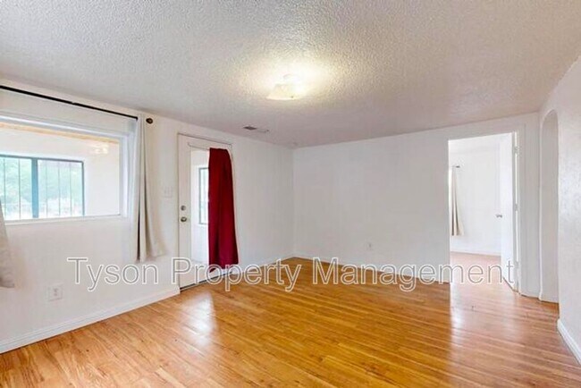 Foto del edificio - 1630 Griegos Rd NW