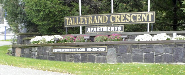 Building Photo - Everbend