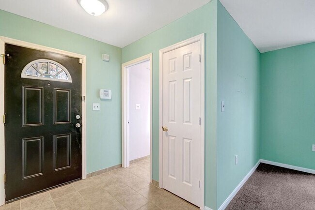 Photo - 1121 Varney St SE House