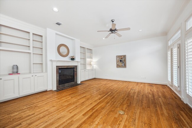 Building Photo - 1826 Colquitt St