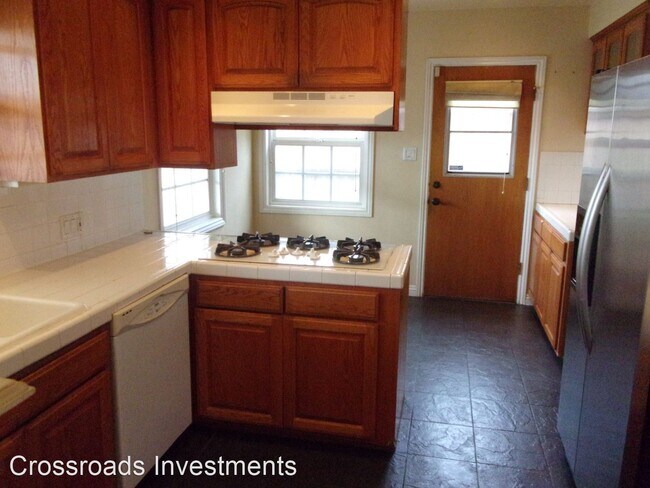 Building Photo - 3 br, 2 bath House - 6901 Crowley Avenue